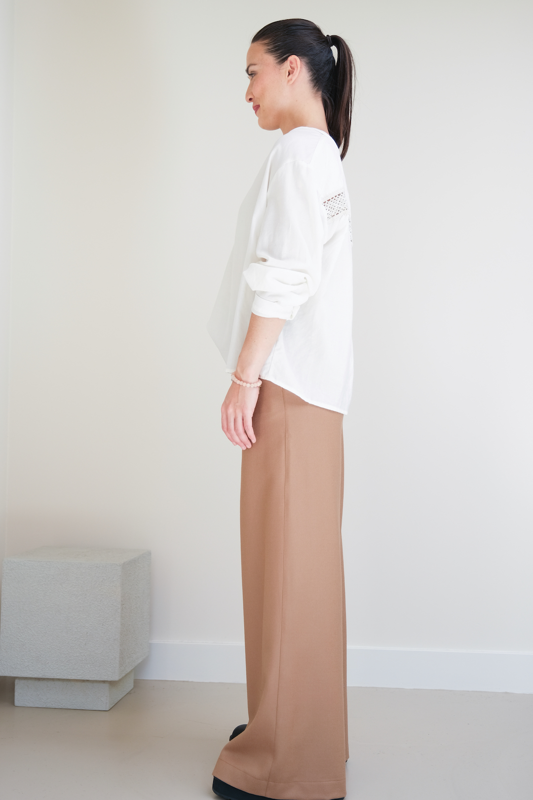 FW26-broek-wijd-wol-zand
