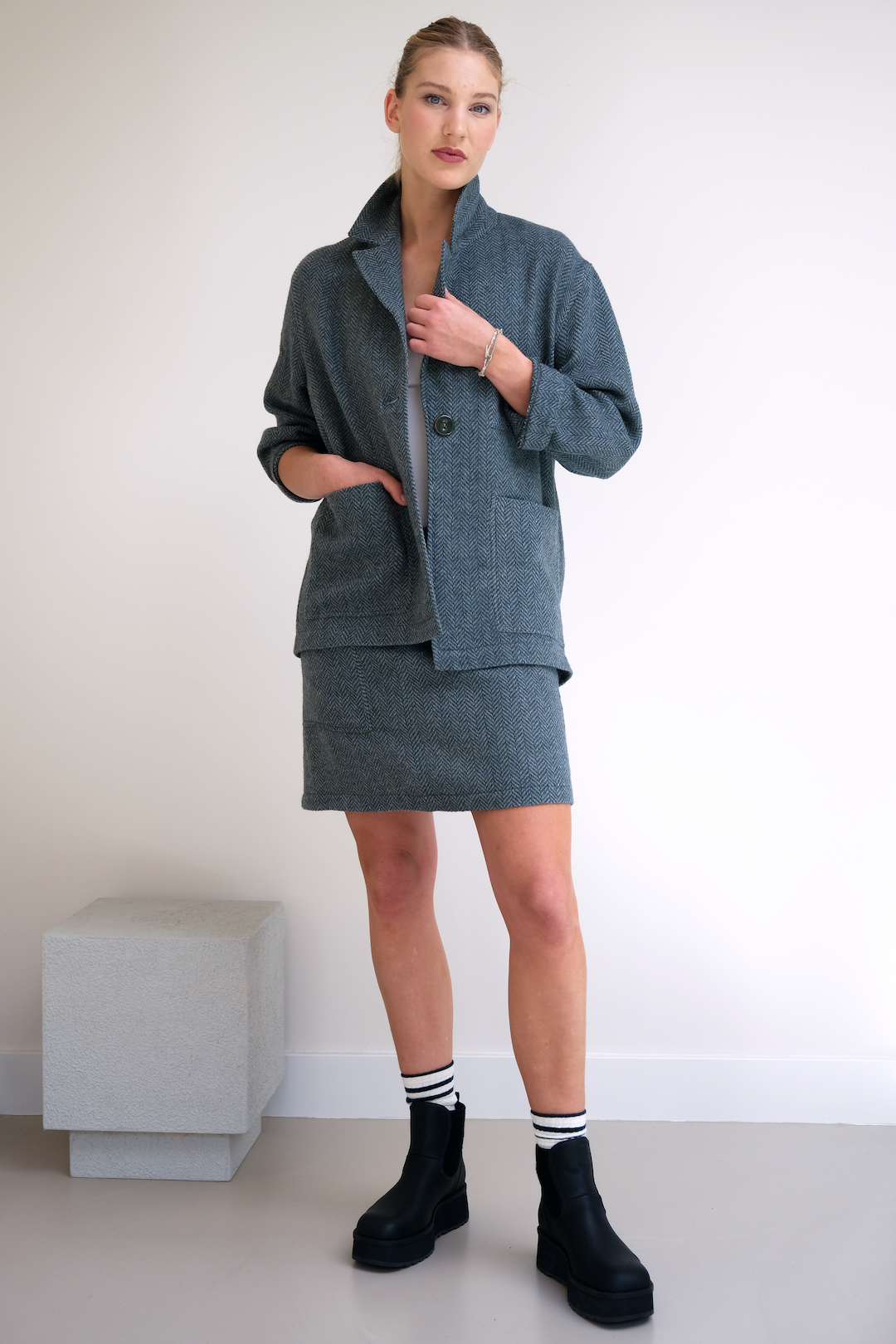 FW26-colbertjasje-wol-groen-visgraat