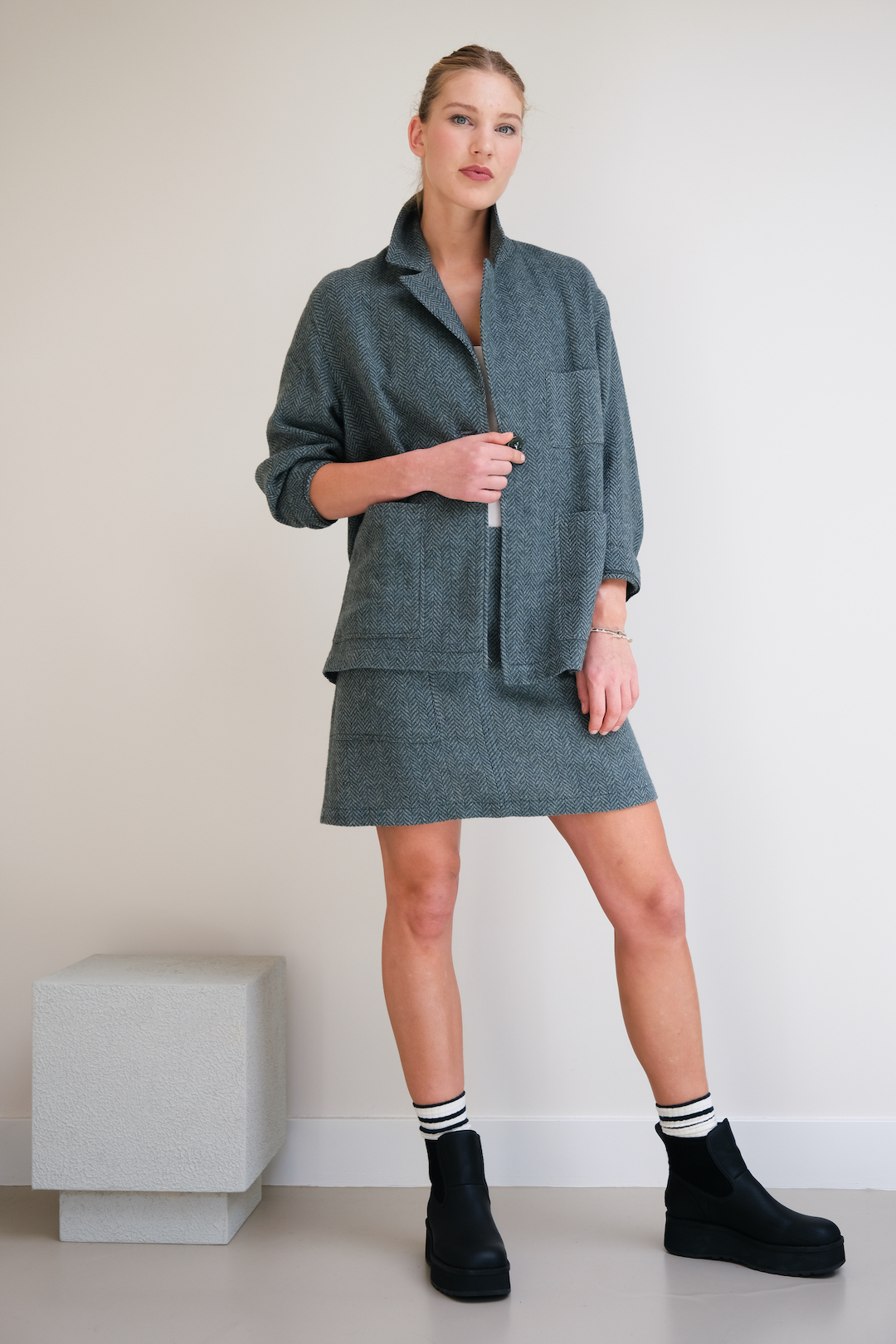 FW26-colbertjasje-wol-groen-visgraat