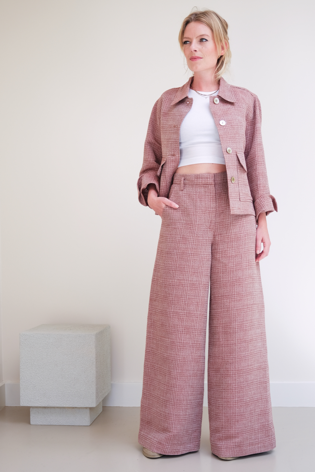 FW26-wideleg-ruit-roze